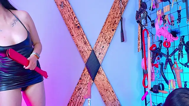 Snapshot of DominatedDesires_BDSM chatting on September 25, 2:32 pm DominatedDesires BDSM online show from September 25, 2:32 pm