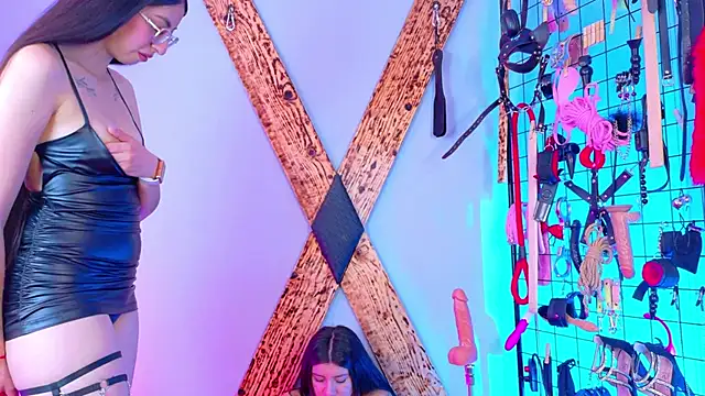 Snapshot of DominatedDesires_BDSM chatting on September 27, 2:22 pm DominatedDesires BDSM online show from September 27, 2:22 pm