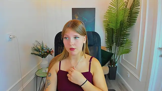 Snapshot of SaraMayki chatting on September 19, 12:28 pm SaraMayki online show from September 19, 12:28 pm