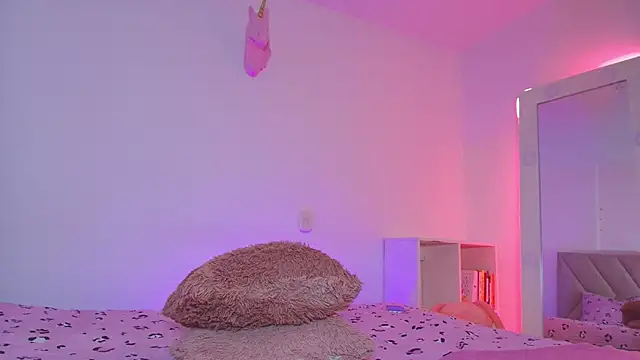 emy colee  online show from February 5, 4:28 am