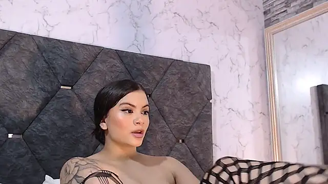 Snapshot of AmyMartinelli chatting on February 13, 11:34 pm AmyMartinelli online show from February 13, 11:34 pm