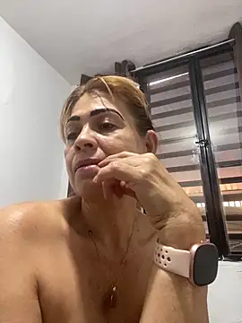 Sexysquirtmommy online show from May 9, 10:04 pm