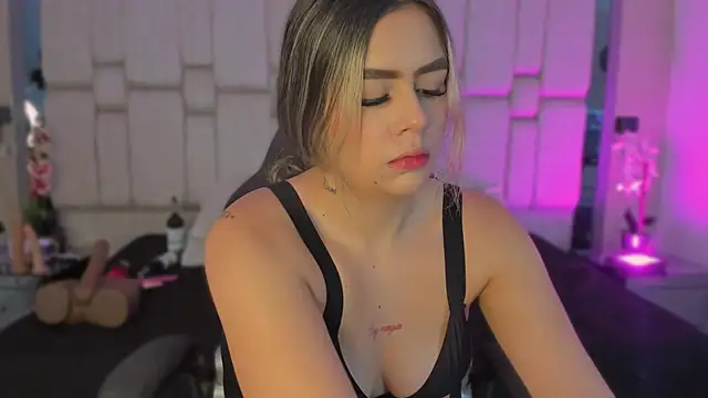 Samarafernandez online show from October 16, 3:29 am