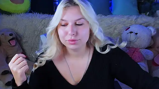 Snapshot of ChloeRicc chatting on September 12, 9:42 am ChloeRicc online show from September 12, 9:42 am