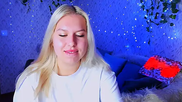 Snapshot of ChloeRicc chatting on October 9, 12:47 pm ChloeRicc online show from October 9, 12:47 pm