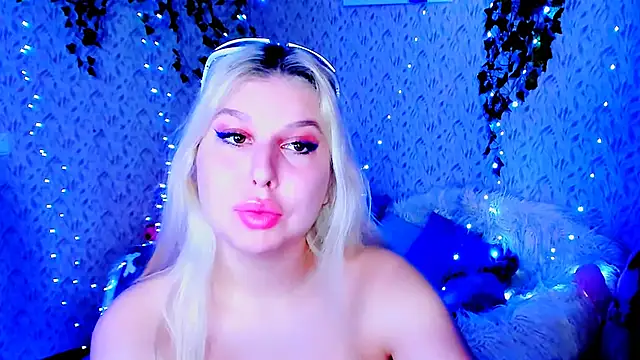 Snapshot of ChloeRicc chatting on November 10, 12:15 pm ChloeRicc online show from November 10, 12:15 pm