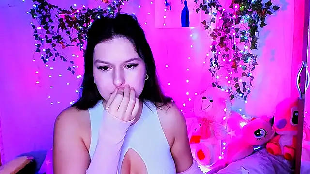 Snapshot of ChloeRicc chatting on December 13, 7:53 pm ChloeRicc online show from December 13, 7:53 pm