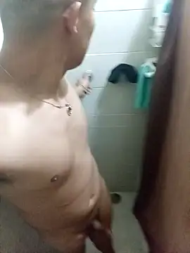 Snapshot of Tupapasiitooo chatting on April 6, 5:19 am Tupapasiitooo online show from April 6, 5:19 am