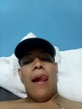 Snapshot of Tupapasiitooo chatting on April 7, 1:39 am Tupapasiitooo online show from April 7, 1:39 am