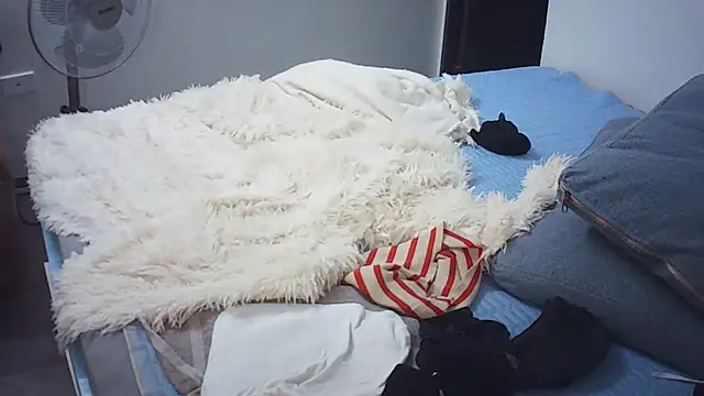 Snapshot of Linh_linh01 chatting on October 27, 12:09 pm Linh linh01 online show from October 27, 12:09 pm