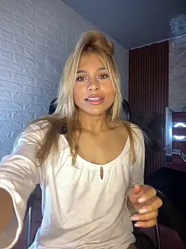 hot cupid01 online show from March 18, 12:30 pm