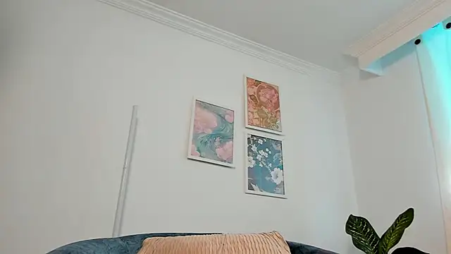 canelleGarces online show from February 13, 3:19 pm