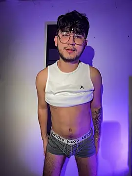 Snapshot of DanteRushh chatting on February 12, 2:39 am DanteRushh online show from February 12, 2:39 am