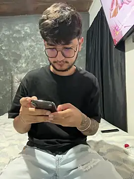 Snapshot of DanteRushh chatting on April 3, 12:52 am DanteRushh online show from April 3, 12:52 am