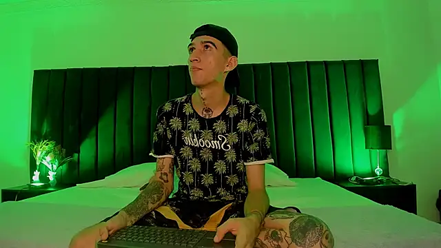 dominik thompson777 online show from September 18, 2:35 am