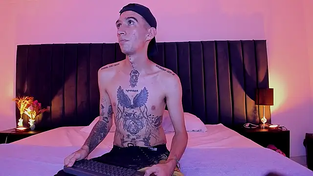 dominik thompson777 online show from September 18, 9:17 pm