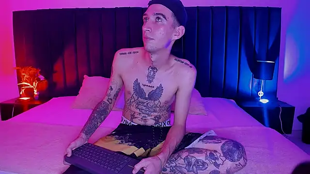 dominik thompson777 online show from September 24, 4:16 am