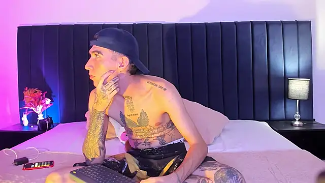 dominik thompson777 online show from September 25, 5:11 am