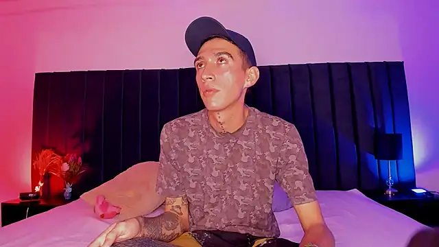 dominik thompson777 online show from October 1, 5:13 am