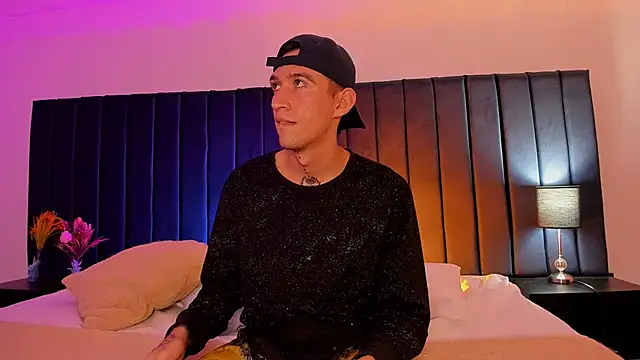 dominik thompson777 online show from October 4, 3:26 am