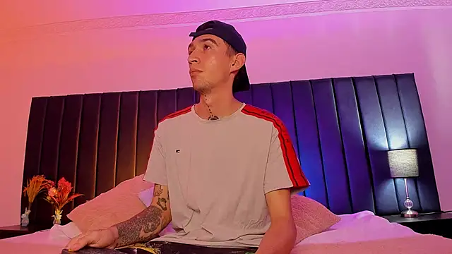 dominik thompson777 online show from October 5, 3:16 am