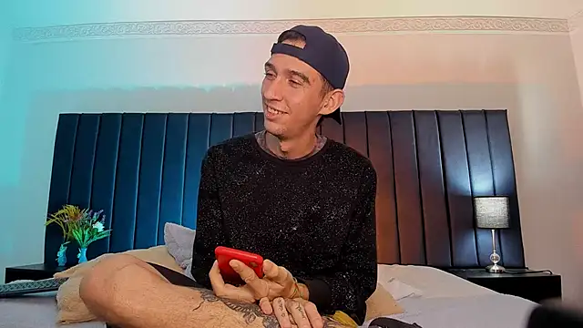 dominik thompson777 online show from October 9, 6:55 am