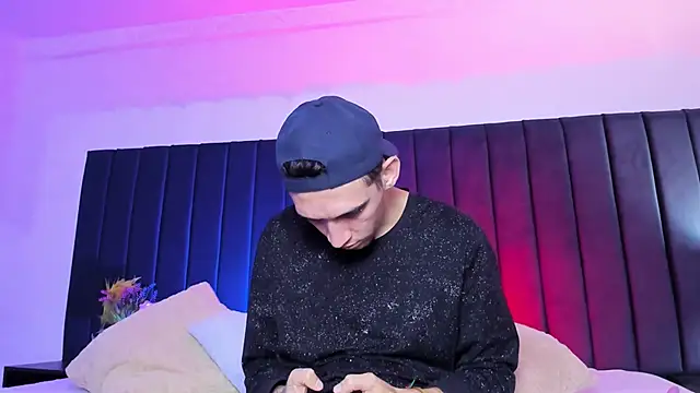 dominik thompson777 online show from October 12, 9:19 am