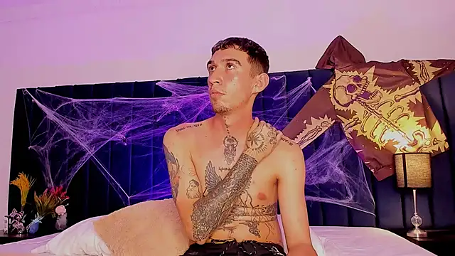 dominik thompson777 online show from November 1, 3:41 am