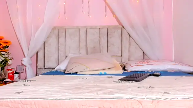 Snapshot of Rachellcooperrr chatting on October 8, 10:29 pm Rachellcooperrr online show from October 8, 10:29 pm