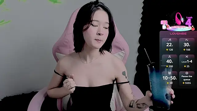 Snapshot of LilithCary chatting on October 2, 9:00 pm LilithCary online show from October 2, 9:00 pm