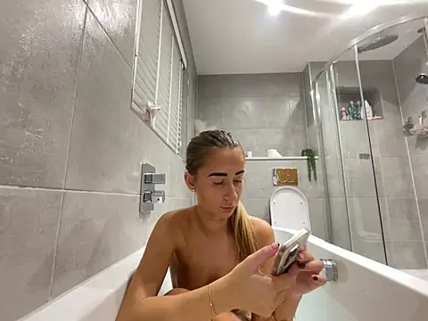 SexyySiSi online show from November 13, 9:25 pm