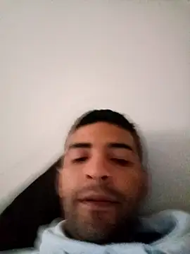 Snapshot of johan77esteban chatting on February 12, 8:37 pm johan77esteban online show from February 12, 8:37 pm