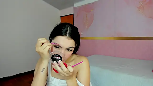 milk candy18 online show from September 23, 12:30 pm