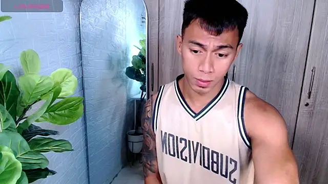 Snapshot of PinooyMilker chatting on April 6, 6:14 am PinooyMilker online show from April 6, 6:14 am