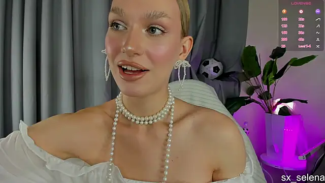 Snapshot of Ice_Strawberry chatting on July 5, 3:02 am Ice Strawberry online show from July 5, 3:02 am