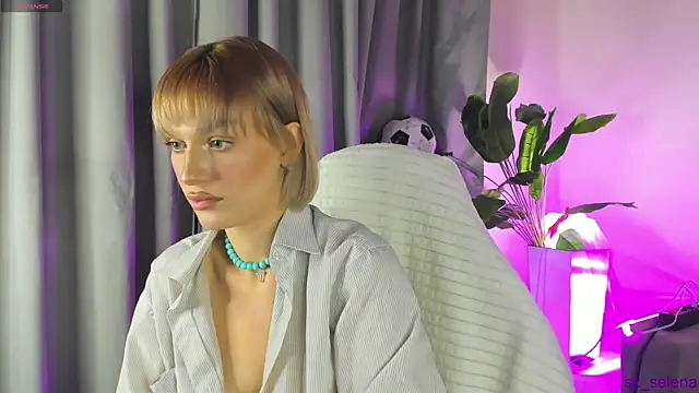 Snapshot of Ice_Strawberry chatting on July 15, 2:50 am Ice Strawberry online show from July 15, 2:50 am