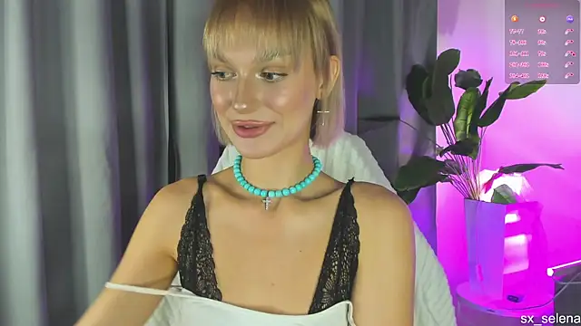 Snapshot of Ice_Strawberry chatting on July 22, 2:47 am Ice Strawberry online show from July 22, 2:47 am