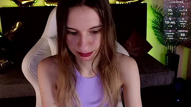 Snapshot of kaleriyaa_ chatting on December 23, 1:25 am kaleriyaa online show from December 23, 1:25 am