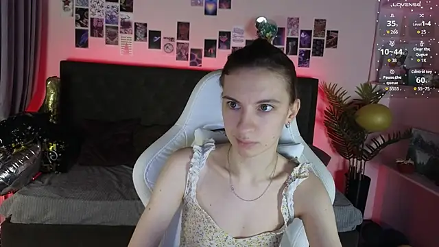 Snapshot of kaleriyaa_ chatting on January 8, 1:30 am kaleriyaa online show from January 8, 1:30 am