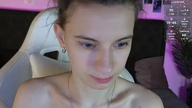 Snapshot of kaleriyaa_ chatting on January 13, 1:22 am kaleriyaa online show from January 13, 1:22 am