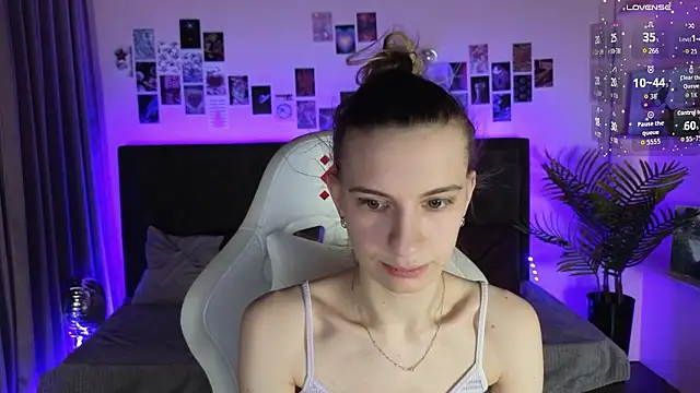 Snapshot of kaleriyaa_ chatting on February 1, 1:26 am kaleriyaa online show from February 1, 1:26 am