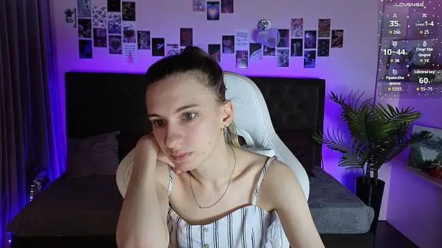 Snapshot of kaleriyaa_ chatting on February 5, 1:32 am kaleriyaa online show from February 5, 1:32 am