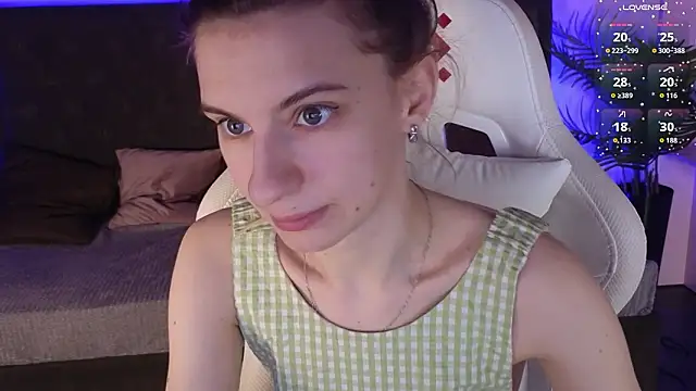 Snapshot of kaleriyaa_ chatting on February 10, 1:32 am kaleriyaa online show from February 10, 1:32 am