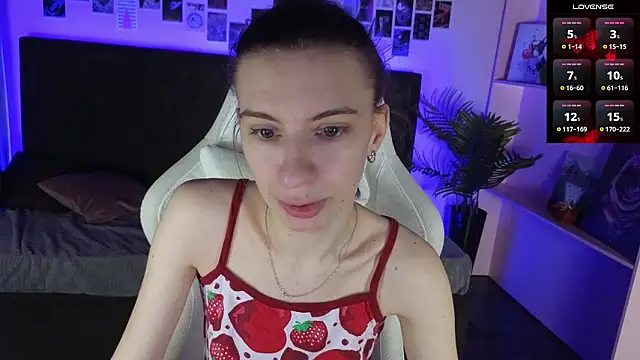 Snapshot of kaleriyaa_ chatting on February 15, 1:35 am kaleriyaa online show from February 15, 1:35 am