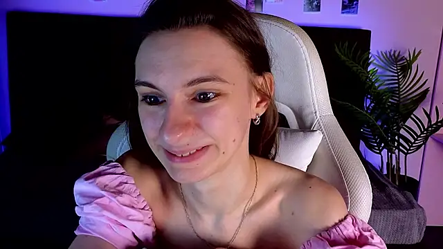 Snapshot of kaleriyaa_ chatting on February 20, 6:26 am kaleriyaa online show from February 20, 6:26 am