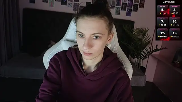 Snapshot of kaleriyaa_ chatting on February 21, 1:28 am kaleriyaa online show from February 21, 1:28 am