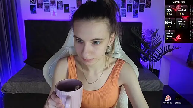 Snapshot of kaleriyaa_ chatting on February 23, 1:25 am kaleriyaa online show from February 23, 1:25 am