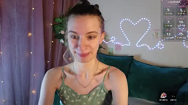 Snapshot of kaleriyaa_ chatting on February 27, 1:27 am kaleriyaa online show from February 27, 1:27 am