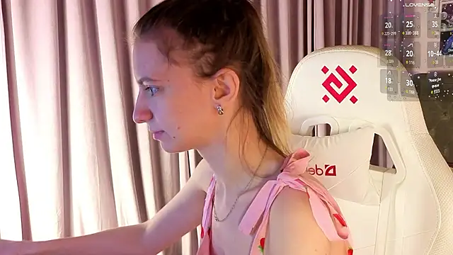 Snapshot of kaleriyaa_ chatting on March 7, 1:24 am kaleriyaa online show from March 7, 1:24 am