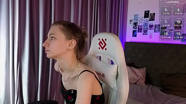 Snapshot of kaleriyaa_ chatting on March 10, 1:32 am kaleriyaa online show from March 10, 1:32 am